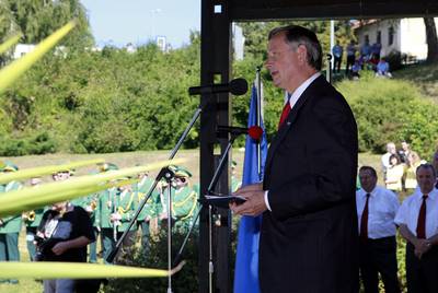 Predsednik republike dr. Danilo Türk se je udeležil srečanja borcev narodnoosvobodilnega boja domicilnih enot VII. korpusa ob 70. obletnici ustanovitve prvih štirih partizanskih brigad Narodnoosvobodilne vojske in partizanskih odredov Slovenije (foto: Tina Kosec/STA)