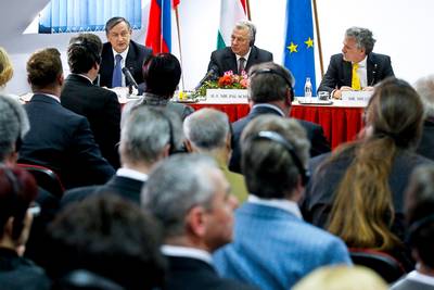 Predsednik Madžarske dr. Pál Schmitt in predsednik Republike Slovenije dr. Danilo Türk sta se udeležila odprtja Slovensko-madžarske poslovne konference (foto: Stanko Gruden/STA)