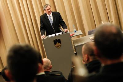 Predsednik republike in vrhovni poveljnik obrambnih sil dr. Danilo Türk je imel predavanje častniškemu zboru Slovenske vojske o aktualnih obrambnih vprašanjih (foto: Stanko Gruden/STA)