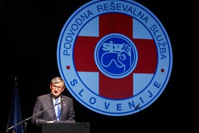 Predsednik republike dr. Danilo Türk se je udeležil Slavnostne akademije ob 40. obletnici podvodnega reševanja v Sloveniji (foto: Stanko Gruden/STA)