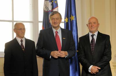 Predsednik republike dr. Danilo Türk je z Zlatim redom za zasluge odlikoval Miroslava Cerarja in Joca Žnidaršiča (FA BOBO)