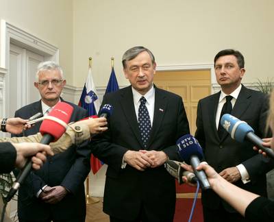 Predsednik Republike Slovenije dr. Danilo Türk, predsednik Državnega zbora Republike Slovenije dr. Pavel Gantar in predsednik Vlade Republike Slovenije Borut Pahor so podali izjavo o študentskih demonstracijah (foto: Tina Kosec/STA)