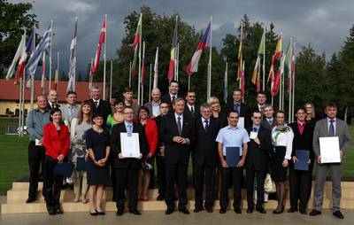 Predsednik republike dr. Danilo Türk se je udeležil 10. jubilejne podelitve nacionalnih priznanj Gospodarske zbornice Slovenije za najboljše inovacije v letu 2011 (foto: Tina Kosec/STA)
