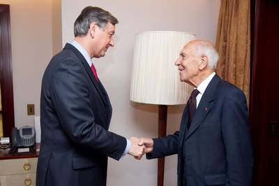 Predsednik republike dr. Danilo Türk se je srečal z znanim francoskim pisateljem, diplomatom in borcem za človekove pravice Stéphanom Frédéricom Hesselom (foto: Stanko Gruden/STA)