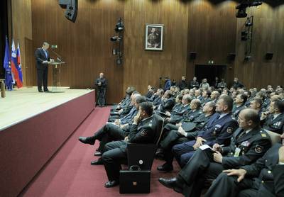 Predsednik republike in vrhovni poveljnik obrambnih sil dr. Danilo Türk  je ob odprtju novega avditorija Kadetnice v Mariboru predaval na temo "Slovenska vojska danes in jutri" (FA BOBO)