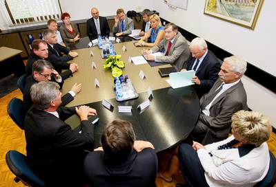 Predsednik republike dr. Danilo Türk se je s predstavniki elektrogospodarstva pogovarjal o dokončanju projekta izgradnje verige savskih hidroelektrarn (foto: Stanko Gruden/STA)