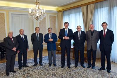 Predsednik republike dr. Danilo Türk je ob 20. obletnici konstituiranja prvega demokratično izvoljenega Predsedstva Republike Slovenije priredil sprejem za člane takratnega vodstva Slovenije (foto: Stanko Gruden/STA)