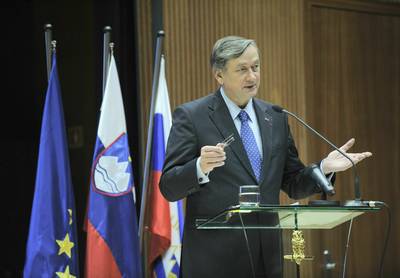 Predsednik republike in vrhovni poveljnik obrambnih sil dr. Danilo Türk  je ob odprtju novega avditorija Kadetnice v Mariboru predaval na temo "Slovenska vojska danes in jutri" (FA BOBO)