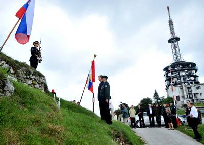 Predsednik republike dr. Danilo Türk se je udeležil slovesnosti ob 20. obletnici vojne za Slovenijo 1991 in napada na RTV oddajnik Kum (foto: Tamino Petelinšek/STA)
