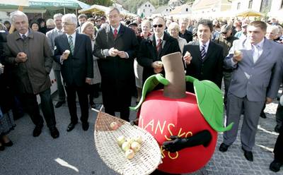 Predsednik republike dr. Danilo Türk se je udeležil prireditve Praznik kozjanskega jabolka 2011 (foto: Nada Mihajlović/STA)