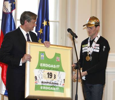 Predsednik republike dr. Danilo Türk je sprejel člane slovenske biatlonske A reprezentance, člane strokovnega vodstva biatlonskih reprezentanc ter predstavnike Smučarske zveze Slovenije in Zbora za biatlon (foto: Tina Kosec/STA)