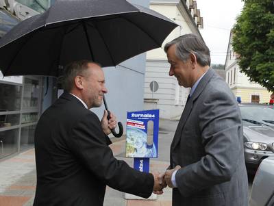 Predsednik republike dr. Danilo Türk se je srečal z županom Občine Dolenjske Toplice Jožetom Muhičem (foto: Tina Kosec/STA)