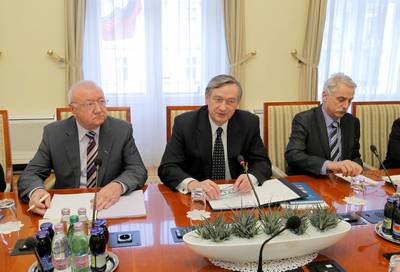 Predsednik republike dr. Danilo Türk je organiziral tretji pogovor o domoljubju z naslovom "Mladi in institucije demokracije" (foto: Daniel Novakovič/STA)