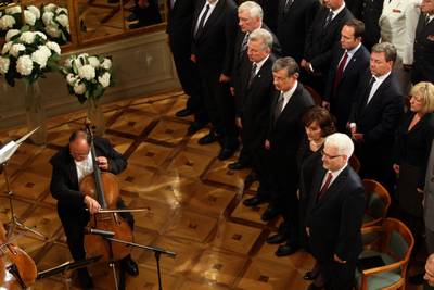 Predsednik Republike Hrvaške dr. Ivo Josipović, predsednik Republike Slovenije dr. Danilo Türk in predsednik Republike Madžarske dr. Pál Schmitt so se udeležili slavnostnega koncerta Zagrebških solistov v čast 20. obletnice državnosti Republike Hrvaške (foto: HINA/STA)
