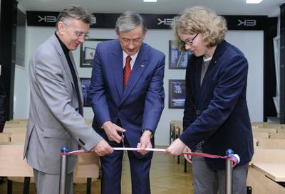 Predsednik republike dr. Danilo Türk in rektor Univerze v Mariboru dr. Danijel Rebolj sta odprla obnovljeno visokotehnološko predavalnico Fakultete za strojništvo Univerze v Mariboru (foto: Nebojša Tejić/STA)