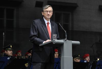 Predsednik republike dr. Danilo Türk se je udeležil slovesnosti ob 20. obletnici Manevrske strukture narodne zaščite, kjer je nastopil kot slavnostni govornik (foto: Nebojša Tejić/STA)