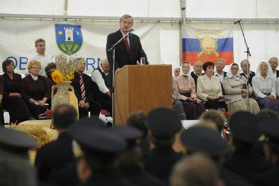 Predsednik republike dr. Danilo Türk se je udeležil tradicionalnega srečanja veteranov vojne za Slovenijo in prostovoljnih gasilcev s krajani Krajevne skupnosti Kog (foto: Nebojša Tejić/STA)