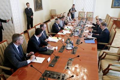 Predsednik republike dr. Danilo Türk je imel delovni pogovor s predsednikom Evropskega računskega sodišča, stalnimi člani Senata CEAD – Koordinacija, vrednotenje, zanesljivost in razvoj, predsednikom Računskega sodišča Republike Slovenije in viceguvernerjem Banke Slovenije (foto: Stanko Gruden/STA)