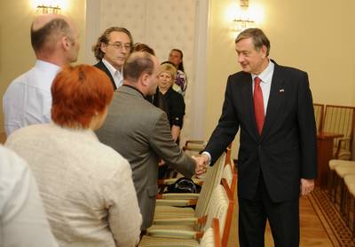 Predsednik republike dr. Danilo Türk je sprejel predstavnike organizacij s področja vzgoje in izobraževanja, podpisnic javne izjave "Proti uničevanju javnega šolstva" (foto: Nebojša Tejić/STA)