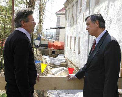 Predsednik republike dr. Danilo Türk si je ogledal gradbišče nove kongresno-kulturne dvorane v nekdanjem ptujskem dominikanskem samostanu (foto: Tina Kosec/STA)