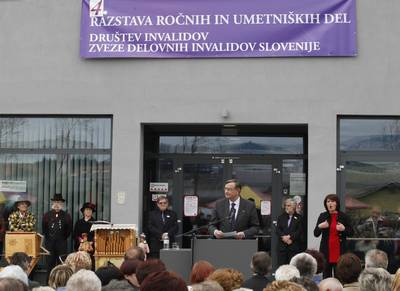 Predsednik republike dr. Danilo Türk je odprl 4. razstavo ročnih in umetniških del društev invalidov Zveze delovnih invalidov Slovenije z mednarodno udeležbo (foto: Tina Kosec/STA)