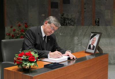 Predsednik republike se je vpisal v žalno knjigo ob smrti dr. Andreja Bajuka (foto: Daniel Novaković/STA)
