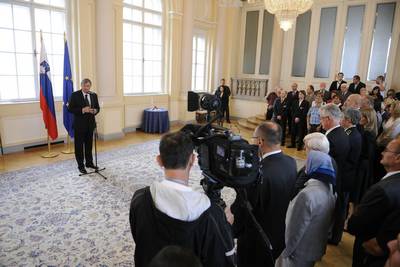 Predsednik republike dr. Danilo Türk, predsednik državnega zbora dr. Pavel Gantar in predsednik vlade Borut Pahor so priredili sprejem za svojce padlih pripadnikov Teritorialne obrambe, Ministrstva za notranje zadeve in civilnih žrtev ter ranjenih v vojni za Slovenijo (foto: Nebojša Tejić/STA)