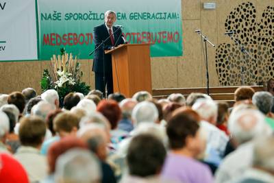 Predsednik republike dr. Danilo Türk se je udeležil srečanja članov Pokrajinske zveze društev upokojencev Celje (foto: Stanko Gruden/STA)