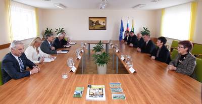 Predsednik republike dr. Danilo Türk je obiskal Prebold, kjer se je srečal z županom in predstavniki Občine Prebold (foto: Stanko Gruden/STA)