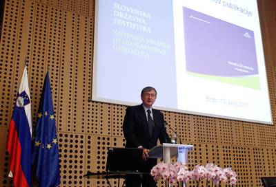 Predsednik republike dr. Danilo Türk se je udeležil okrogle mize Statističnega urada Republike Slovenije z naslovom "Verodostojnost strategij razvoja in zaupanje v dejstva statističnih analiz, modelov in kazalnikov" (foto: Stanko Gruden/STA)