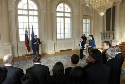 Predsednik republike dr. Danilo Türk je z Redom za zasluge odlikoval Marijano Sukič, z Medaljo za hrabrost pa je odlikoval Roka Vorija (foto: Nebojša Tejić/STA)