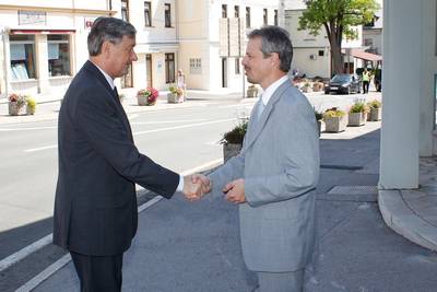 Predsednik republike dr. Danilo Türk je obiskal Pivko, kjer ga je sprejel župan Občine Pivka Robert Smrdelj (foto: Stanko Gruden/STA)