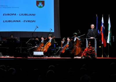 Predsednik republike dr. Danilo Türk se je udeležil tradicionalne slovesnosti ob prazniku Ljubljane in dnevu Evrope "Evropa Ljubljani – Ljubljana Evropi" (foto: Tamino Petelinšek/STA)