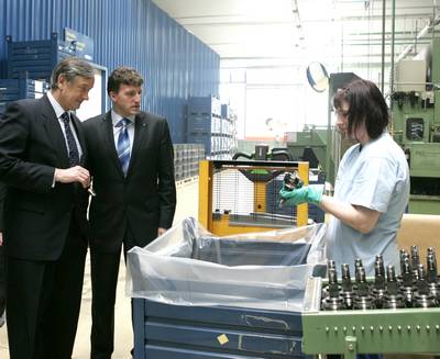 Predsednik republike dr. Danilo Türk je obiskal podjetje GKN Driveline Zreče (foto: Tina Kosec/STA)
