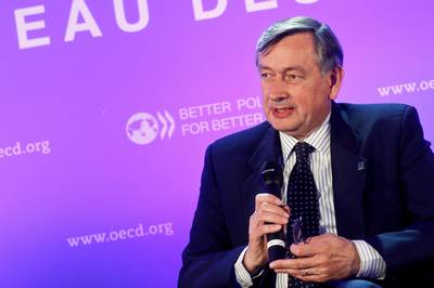 Predsednik Republike Slovenije dr. Danilo Türk je sodeloval v panelni razpravi Foruma voditeljev ob 50. obletnici Organizacije za gospodarsko sodelovanje in razvoj (OECD) z naslovom "Omogočiti ljudem, da spet delajo" (foto: Stanko Gruden/STA)