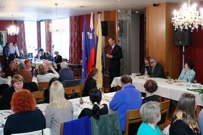 Predsednik republike dr. Danilo Türk in soproga Barbara Miklič Türk sta se udeležila 8. srečanja slepih in slabovidnih literatov Slovenije z naslovom "Biseri Savinje 2012" (foto: Daniel Novakovič/STA)
