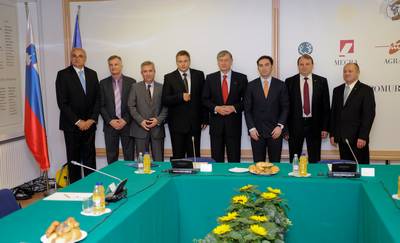 Predsednik republike dr. Danilo Türk in minister za kmetijstvo, gozdarstvo in prehrano mag. Dejan Židan sta se srečala s kmetijskimi ministri Bosne in Hercegovine, Črne gore, Kosova, Makedonije, Moldavije in Poljske (foto: Nebojša Tejić/STA)