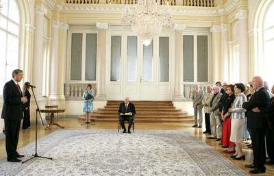 Predsednik republike dr. Danilo Türk je z Zlatim redom za zasluge odlikoval Mojmirja Sepeta (foto: Tina Kosec/STA)