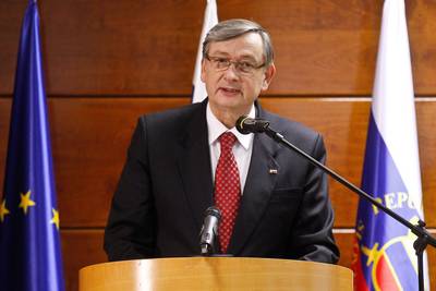 Predsednik Republike Slovenije in vrhovni poveljnik obrambnih sil dr. Danilo Türk je imel predavanje častniškemu zboru Slovenske vojske (foto: Stanko Gruden/STA)