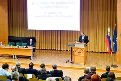 Predsednik republike dr. Danilo Türk se je udeležil 2. mednarodnega posveta "Socialni dialog v Evropski uniji" v sklopu operacije DialogeM, kjer je imel uvodni nagovor (foto: Stanko Gruden/STA)