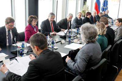 Predsednik republike dr. Danilo Türk je organiziral strokovni posvet o problematiki nelegalnega odlaganja odpadkov v Sloveniji z naslovom "Konec divjim odlagališčem" v okviru projekta "Očistimo Slovenijo 2012" (foto: Stanko Gruden/STA)