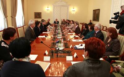 Predsednik republike dr. Danilo Türk je ob svetovnem dnevu Downovega sindroma organiziral pogovor o problematiki ljudi z Downovim sindromom in drugimi motnjami v duševnem razvoju (foto: Tina Kosec/STA)