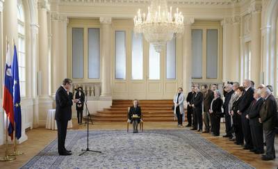 Predsednik republike dr. Danilo Türk je z Zlatim redom za zasluge odlikoval Eriko Fürst (foto: Nebojša Tejić/STA)