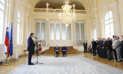Predsednik republike dr. Danilo Türk je z Zlatim redom za zasluge odlikoval Toneta Pavčka in Karla Pečka (FA BOBO)