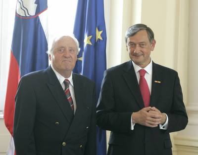 Predsednik republike dr. Danilo Türk je z Zlatim redom za zasluge odlikoval Mojmirja Sepeta (foto: Tina Kosec/STA)