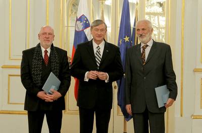 Predsednik republike dr. Danilo Türk je z Redom za zasluge odlikoval Jožeta Humra in mag. Staneta Jurgca (foto: Daniel Novakovič/STA)
