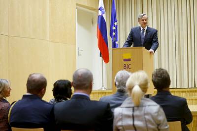 5. 12. 2012, Ljubljana: Predsednik republike dr. Danilo Türk in soproga Barbara Miklič Türk sta se ob mednarodnem dnevu prostovoljstva udeležila slovesne prireditve, na kateri je predsednik republike podelil državne nagrade in priznanja na področju prostovoljstva (foto: Stanko Gruden/STA)