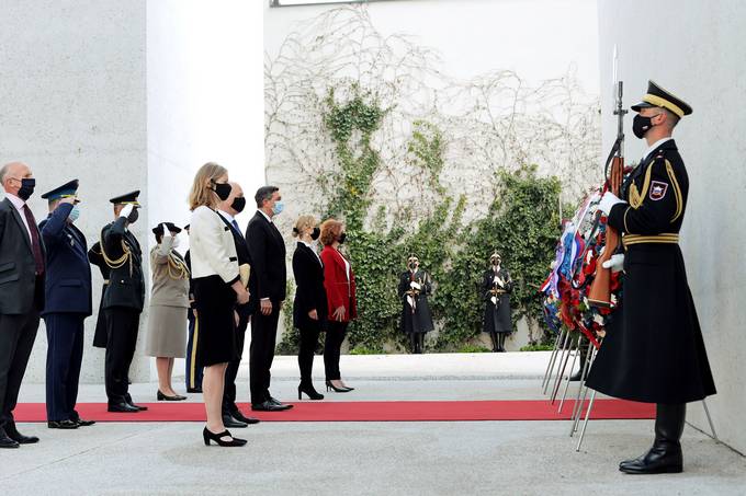 President Pahor and Allied ambassadors jointly marked the anniversary of the end of World War II in Europe