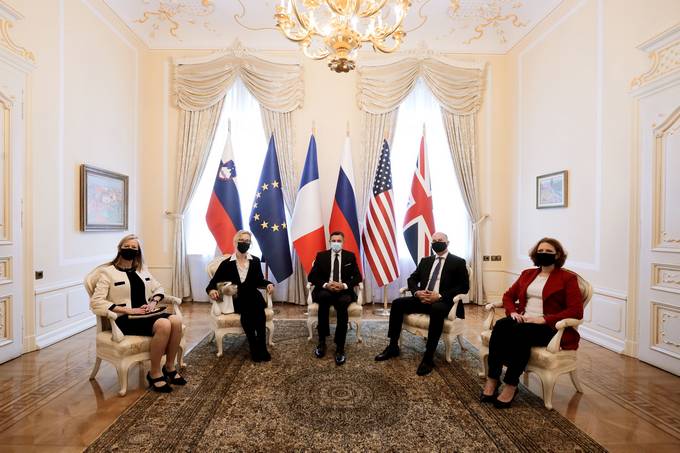 President Pahor and Allied ambassadors jointly marked the anniversary of the end of World War II in Europe