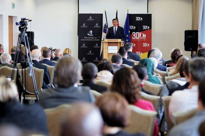 The importance of the European idea for democratic change before and after the fall of the Berlin Wall and the relevance of the European idea to a common future